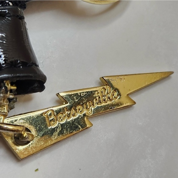 Betsey Johnson Black Gold Patent Lace with Stud Detail Zip Wristlet Betseyville - Picture 2 of 7